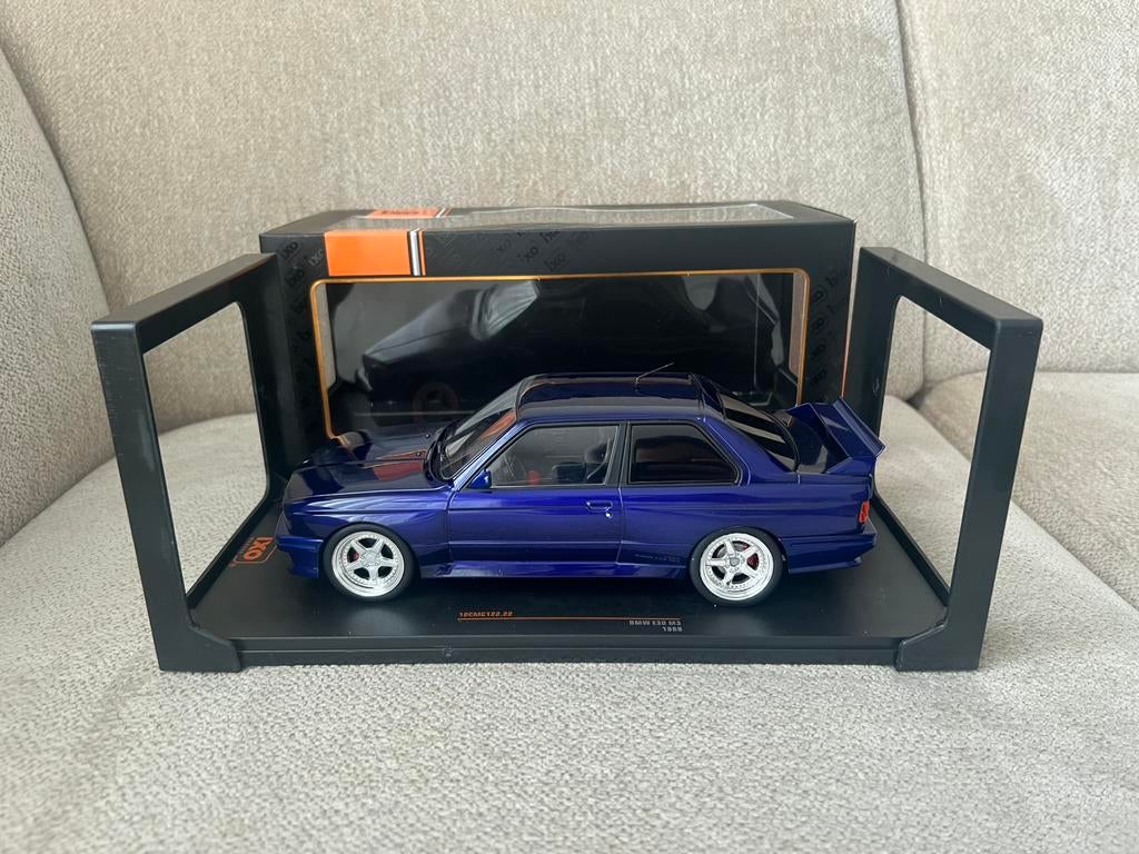 Ixo Modelcars BMW M3 e30 dark blue, Hobby en Vrije tijd, Modelauto's | 1:18, Ophalen of Verzenden, Zo goed als nieuw, Overige merken