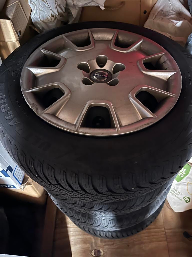 Volvo Winterbanden met Velgen - 205/60R16, Ophalen, Gebruikt, 16 inch, Banden en Velgen