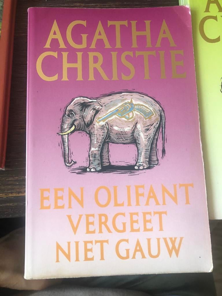 Agatha Christie - Een Olifant Vergeet Niet Gauw, Boeken, Ophalen of Verzenden, Gelezen