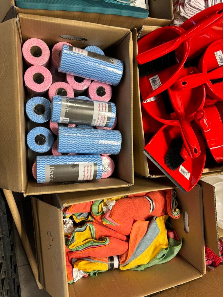 Partij nieuwe huishoud / Schoonmaak artikelen, Ophalen