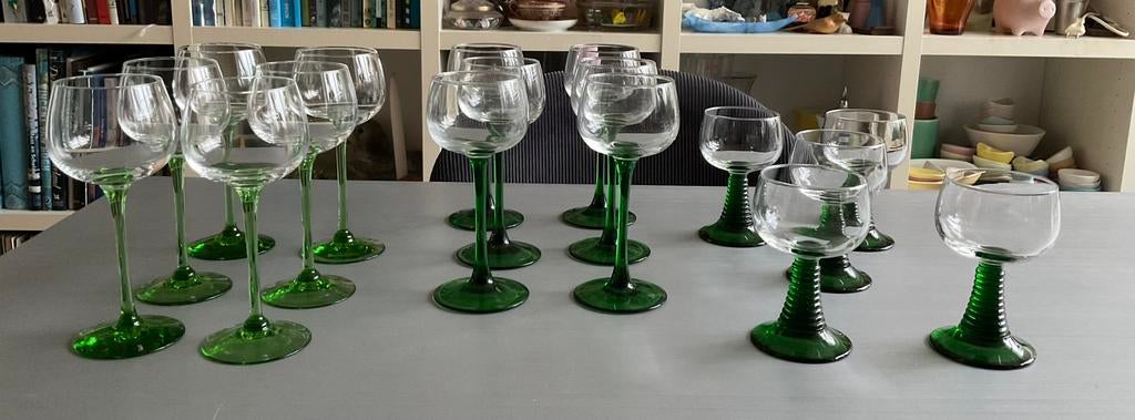 17x Luminarc wijnglas, Roemer groene voet; €30/€25 per set, Antiek en Kunst, Ophalen of Verzenden