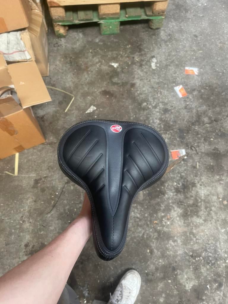 Fiets zadel 50 stuks.   10€ per stuk, Ophalen of Verzenden, Zo goed als nieuw, Algemeen, Zadel