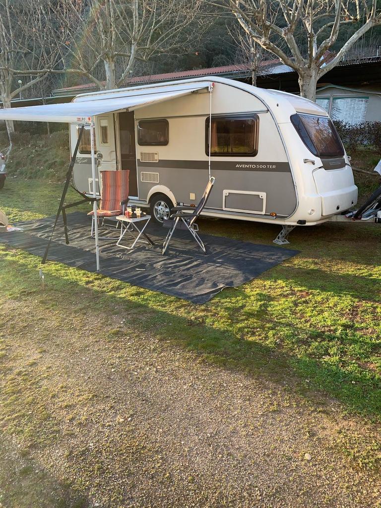 Avento 500TER (2006) met  leveling, mover en Unico voortent, Rondzit, Avento, Particulier, Kachel
