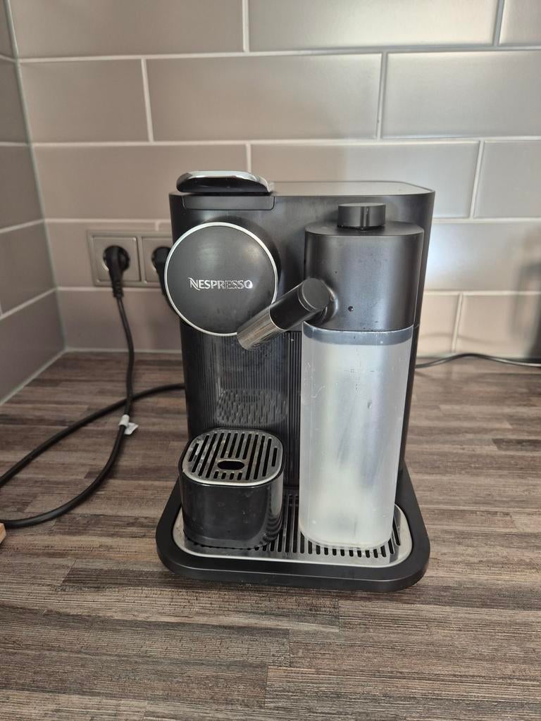 Nespresso Gran Latissima - Zo goed als nieuw!, Witgoed en Apparatuur, Koffiezetapparaten, Koffiepads en cups, Espresso apparaat