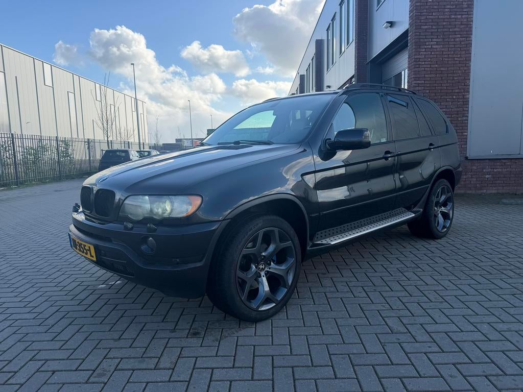 BMW X5 4.4 I AUT 2003 Zwart ZEER NETTE STAAT YOUNGTIMER, Auto's, Automaat, 138 €/maand, 2080 kg, Zwart