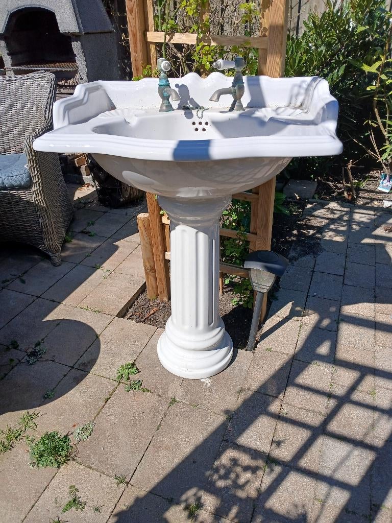 Antieke wastafel op zuil, Ophalen, Gebruikt, Steen, Wastafel