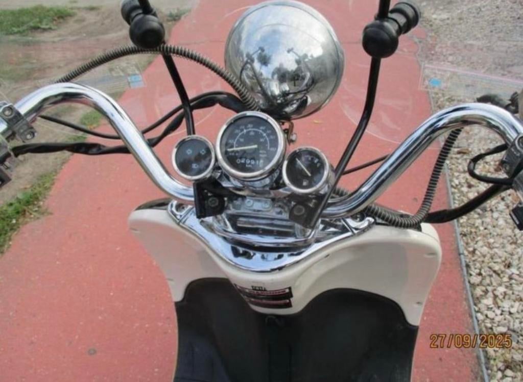 Mooie VOM Bella Petro Scooter - Wit/Zwart, Ophalen of Verzenden, Gebruikt, Overige typen, Overige merken