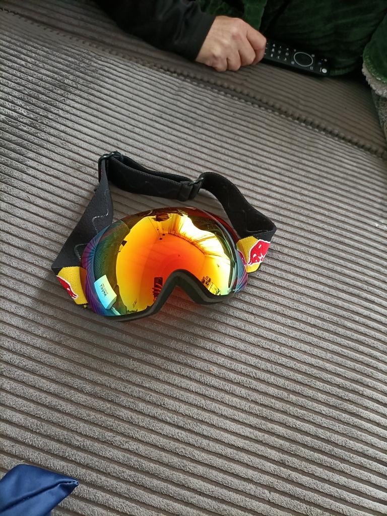 Red Bull Ski Bril - Gebruikt met kleine kras, Gebruikt, Rood, Bril, Ophalen