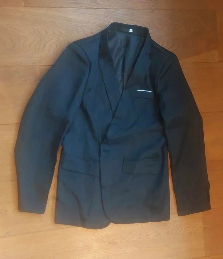 Zwart pak valt als maat M, Kleding | Heren, Kostuums en Colberts, Ophalen of Verzenden, Zo goed als nieuw, Zwart