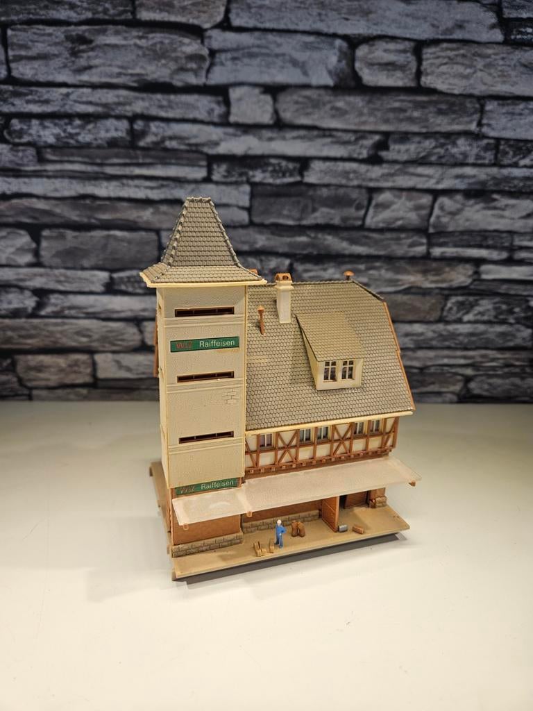 Raiffeisenmarkt winkelpand N spoor modeltrein 1:160, Hobby en Vrije tijd, Modeltreinen | N-Spoor, Gebruikt, Brug, Tunnel of Gebouw