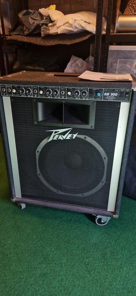 Peavey KB 300 Amplifier versterker - op wieltjes, Ophalen, Zo goed als nieuw, Minder dan 50 watt