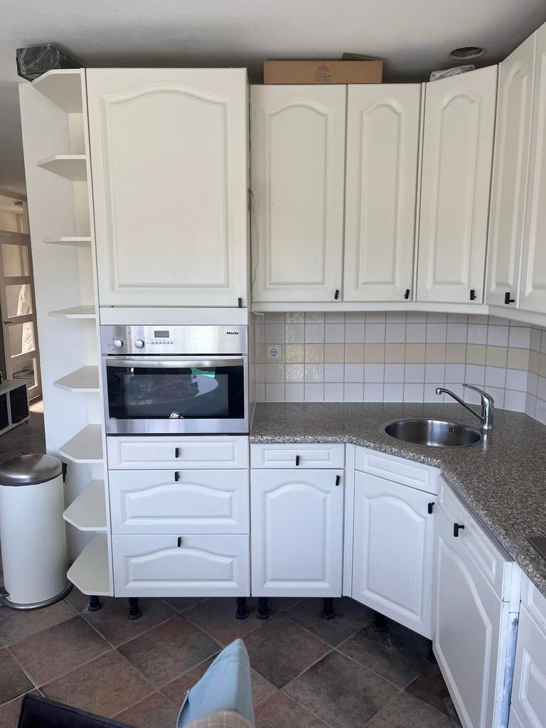 Complete keuken (excl. koelkast) met Miele oven, Huis en Inrichting, Ophalen, Gebruikt, Overige materialen, Wit