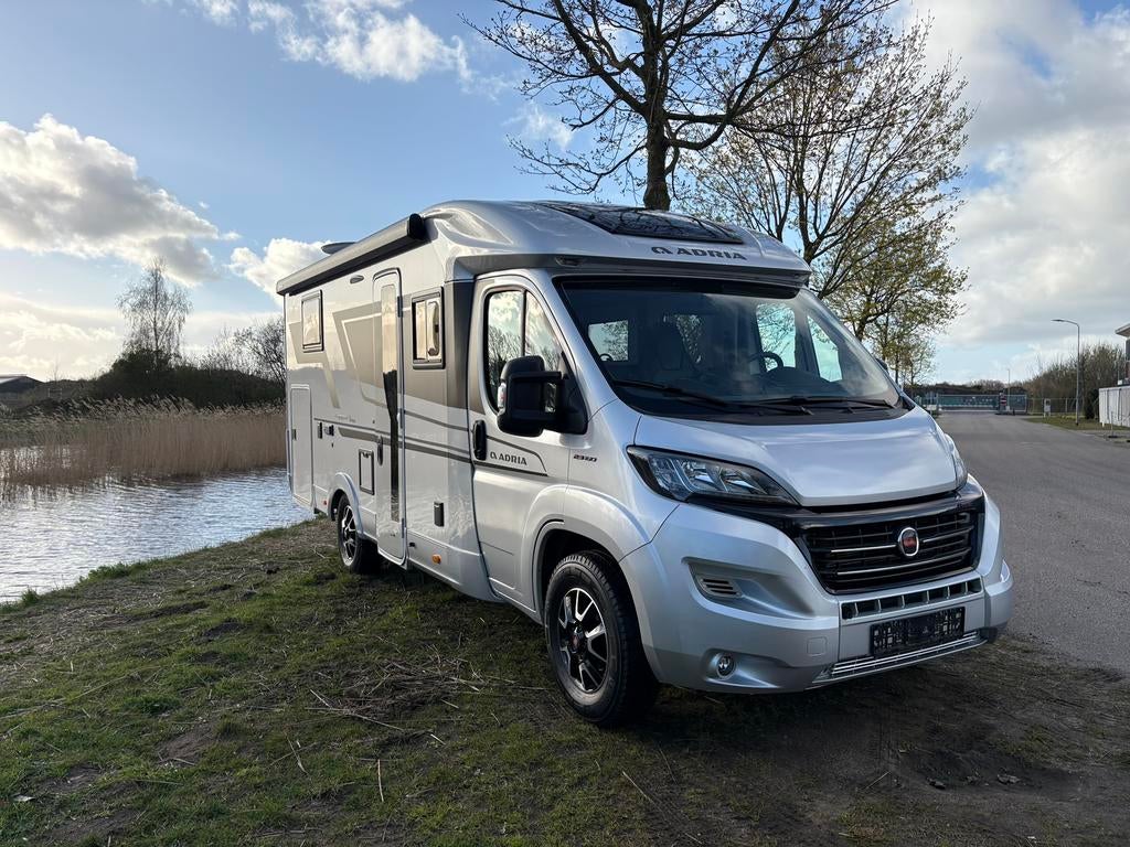 Adria Compact Supreme DL zilverkleurig 6,99m model 2021, Automaat, Ringverwarming, Fiat, Luifel