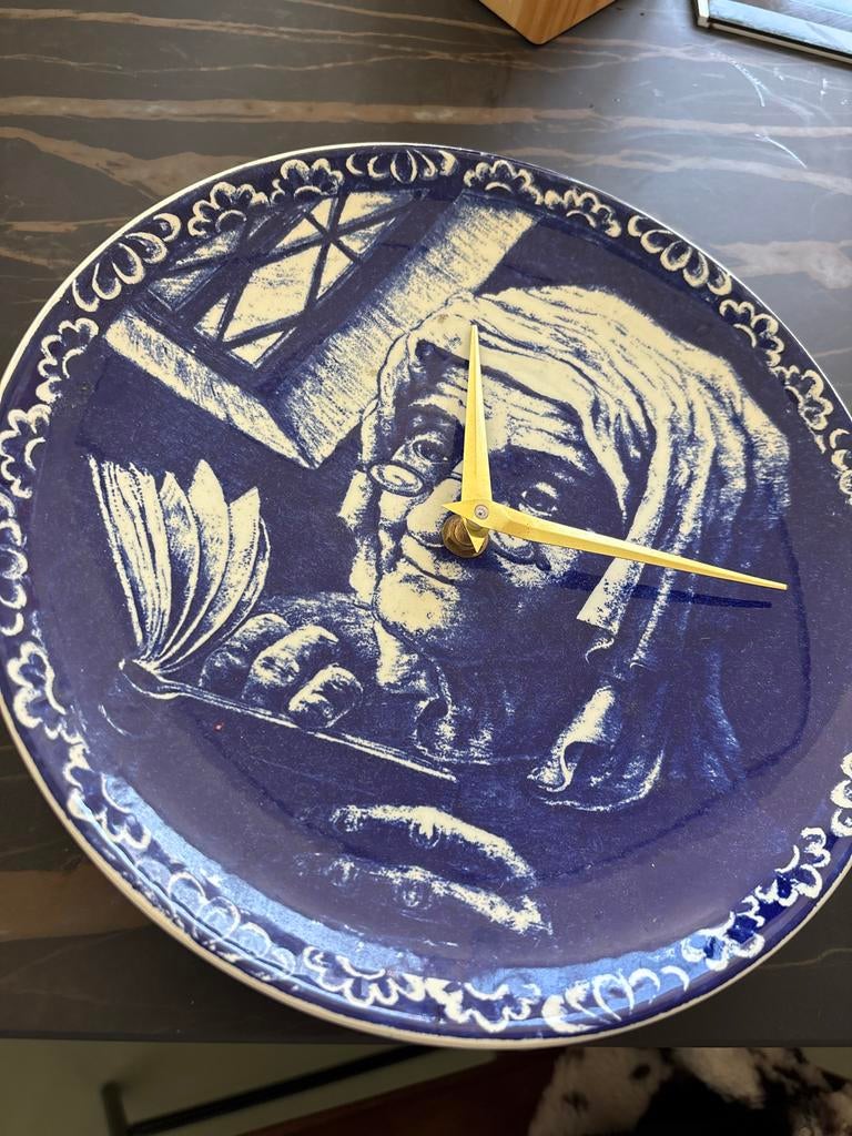 Mooie blauwe wandklok met Delfts blauw decor, Ophalen of Verzenden