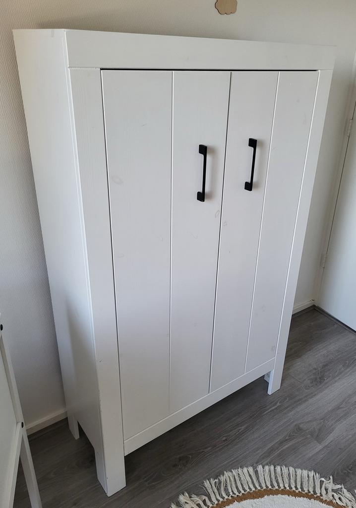 Witte houten kast met zwarte grepen, Ophalen, Gebruikt, Kast, 105 cm of meer
