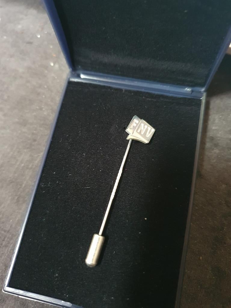 Zilveren fnv speldje, Ophalen, Zo goed als nieuw