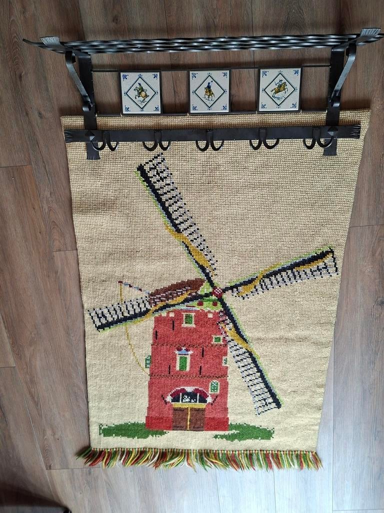 Vintage Smeedijzeren Kapstok met Groot Kelim Wandkleed Molen, Huis en Inrichting, Woonaccessoires | Kapstokken, Wandkapstok, Gebruikt