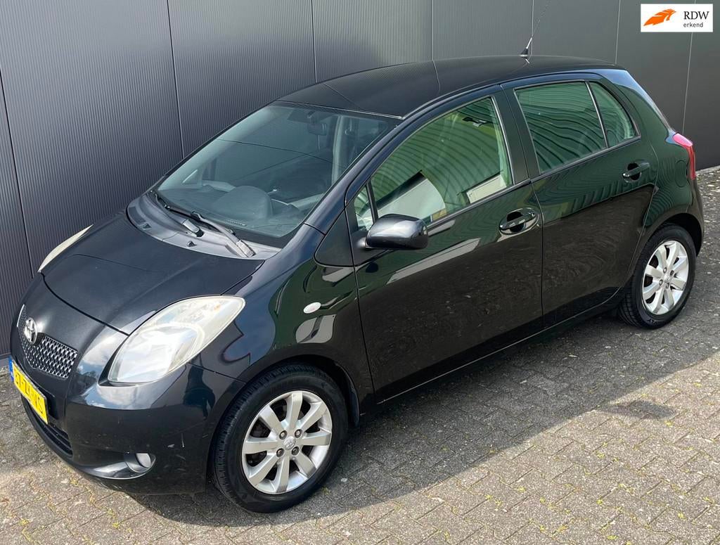 Toyota Yaris 1.3 VVTi Executive, Auto's, Voorwielaandrijving, 4 cilinders, 995 kg, Zwart