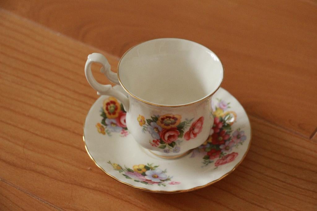 Engels kopje van Royal Albert, Ophalen of Verzenden, Zo goed als nieuw, Porselein, Kop en/of schotel