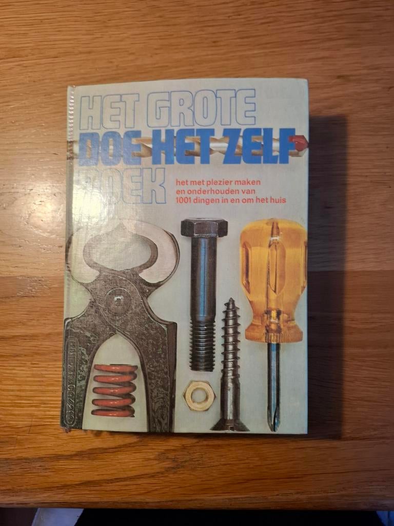 Het Grote Doe-Het-Zelf Boek - 1001 Klussen, Ophalen of Verzenden, Gelezen, Overige onderwerpen