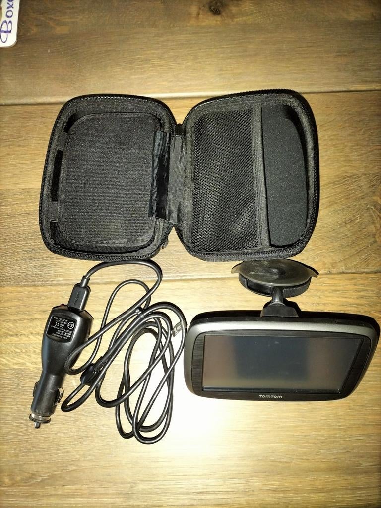 TomTom navigatiesysteem Go50 met accessoires, Auto diversen, Autonavigatie, Ophalen, Zo goed als nieuw