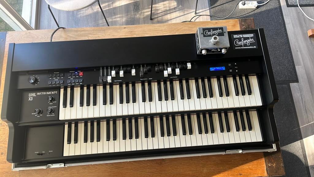 Uhl X3-2, Ophalen, Zo goed als nieuw, 2 klavieren, Orgel