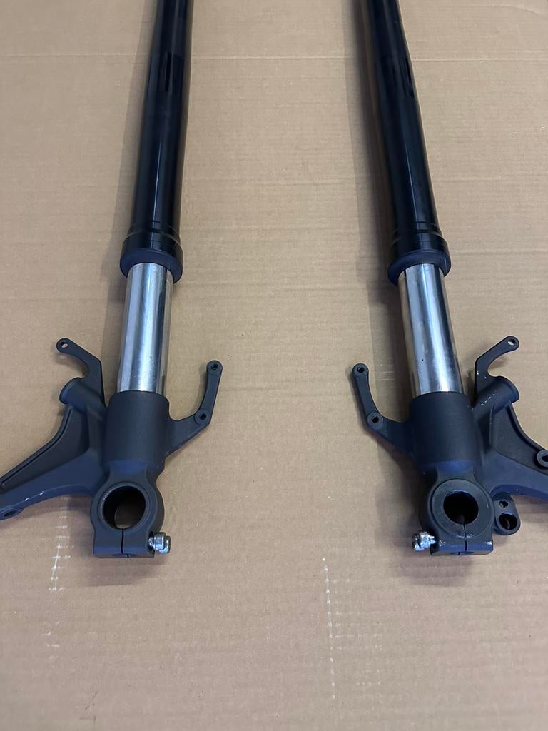 Yamaha mt 10 voorpoten /voorvork, Motoren, Verzenden