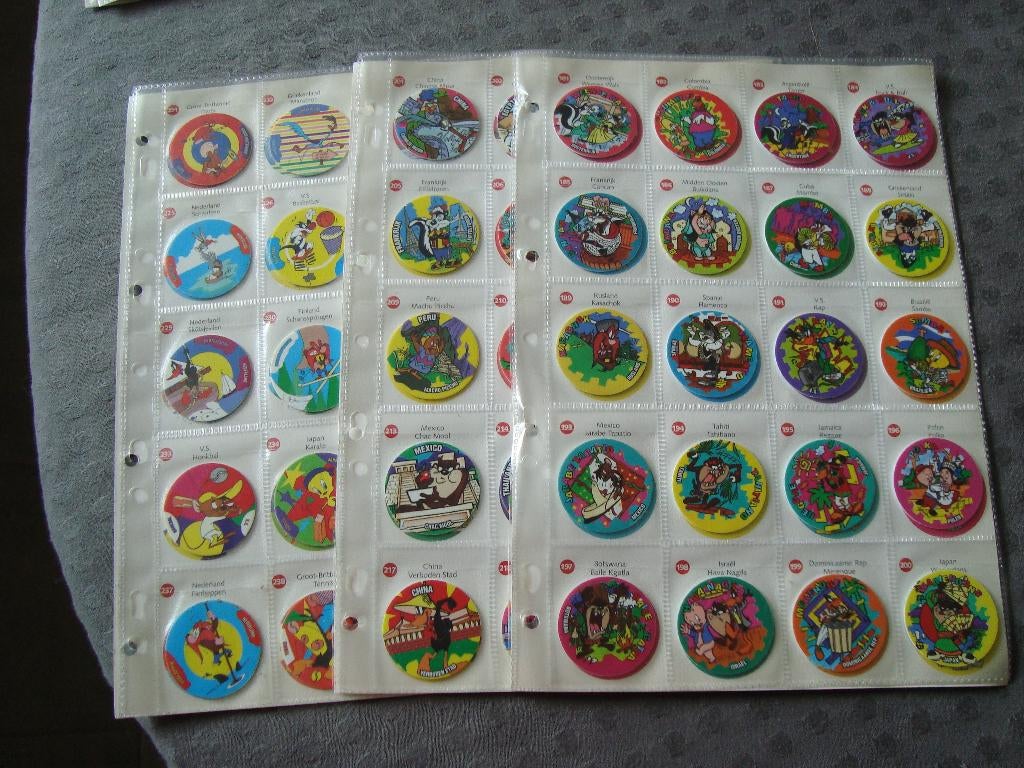 2 vellen met flying flippo’s, Verzamelen, Flippo's, Ophalen of Verzenden, Flying, Losse flippo's