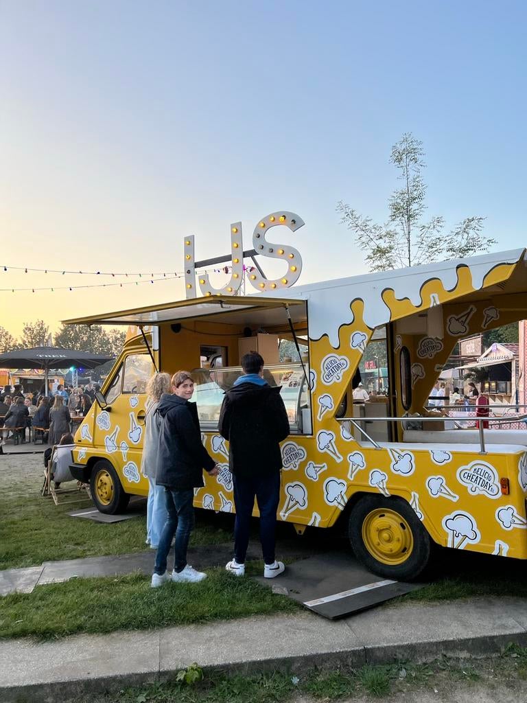Foodtruck Oldtimer 1983 renault verkoopwagen / ijswagen, Zakelijke goederen, Partijgoederen en Retail | Verkoopwagens, Ophalen