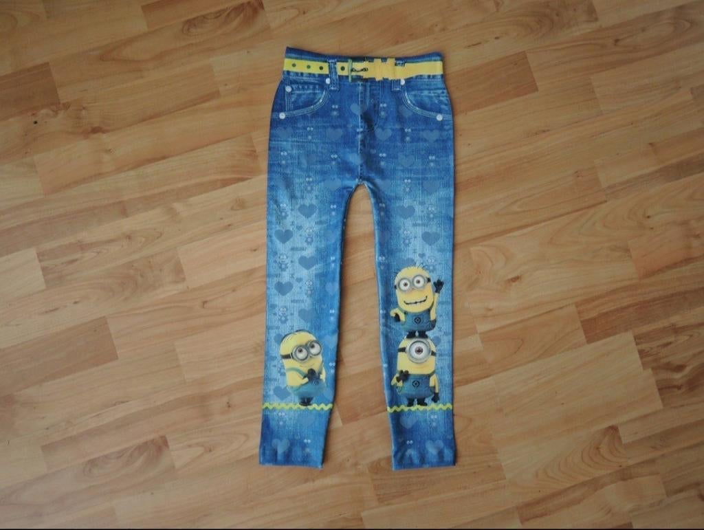 Carnaval Minion tregging met hartjes maat 92/98., Ophalen of Verzenden, Zo goed als nieuw, Meisje, Jurk of Rok