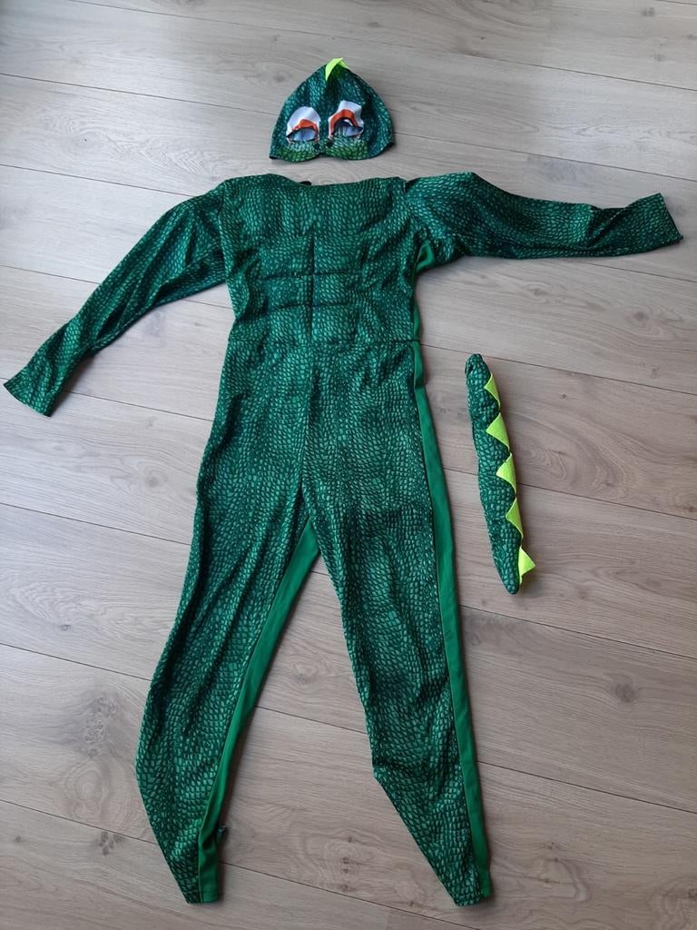 Dinopak donkergroen maat 134/140 losse staart en masker, Kinderen en Baby's, Carnavalskleding en Verkleedspullen, Ophalen of Verzenden