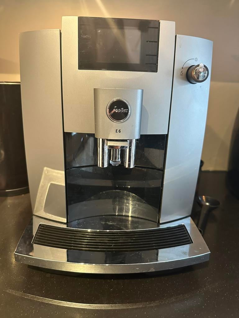 Jura E6 – Zeer Goede Staat, Witgoed en Apparatuur, Koffiezetapparaten, 10 kopjes of meer, Ophalen of Verzenden, Zo goed als nieuw
