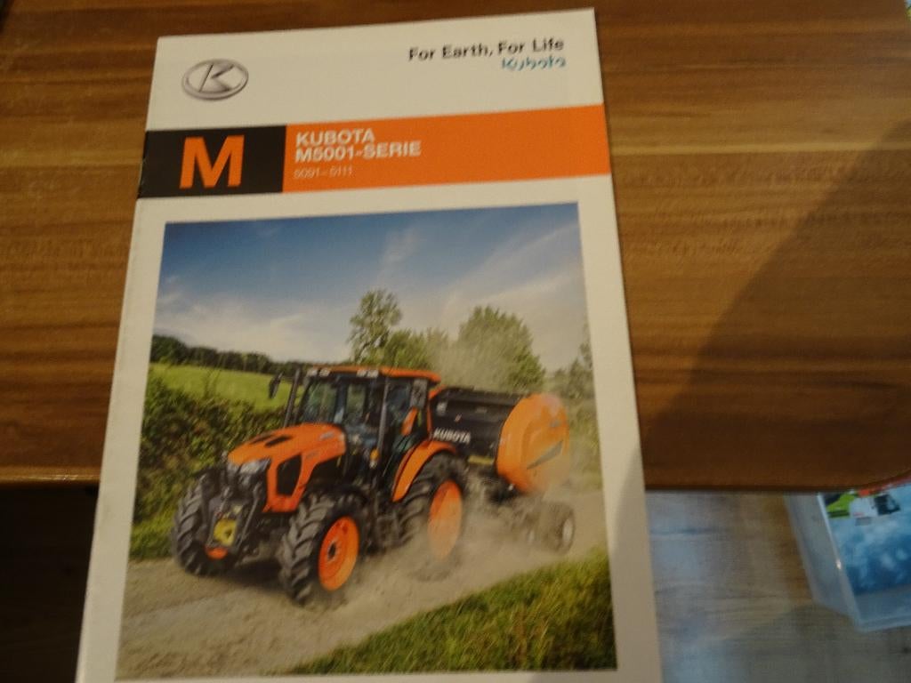 Kubota M5001/M6002/M7003  EN Productprogramma, Ophalen of Verzenden, Zo goed als nieuw, Folder