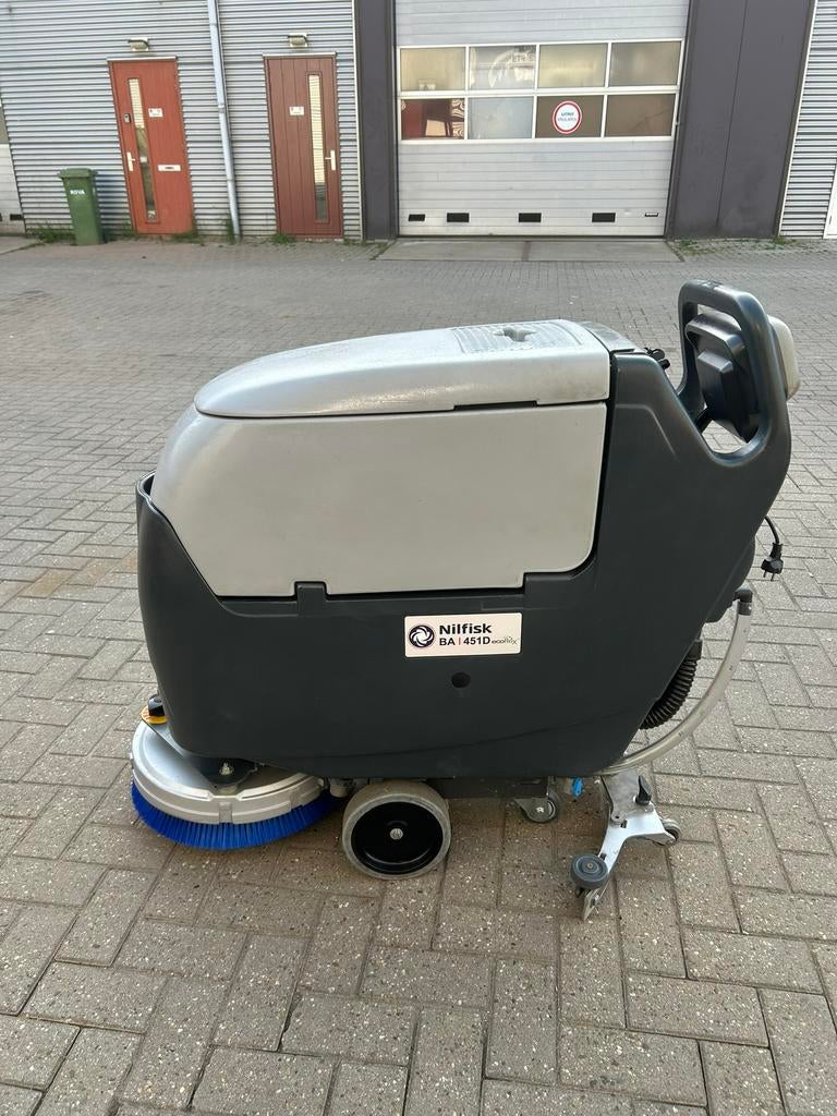 Schrobmachine Nilfisk BA 451 D, Ophalen of Verzenden, Zo goed als nieuw