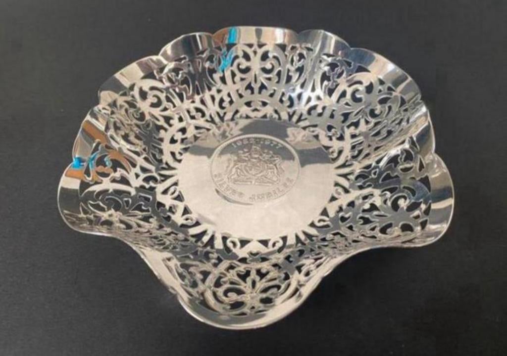 Verzilverd Bonbon Schaaltje, Jubileum Queen Elizabeth, Ophalen of Verzenden, Speld(je) of Lepel(tje)