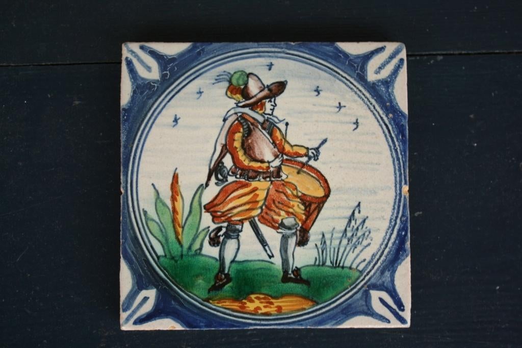 Een prachtige gave vroeg 20ste eeuwse Delftse tegel, Ophalen of Verzenden