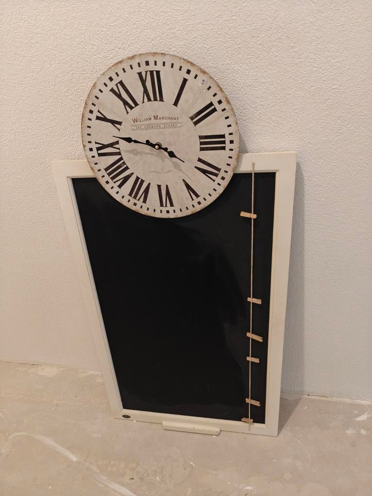 Krijtbord met klok - 110 x 55 cm, Ophalen, Zo goed als nieuw, Analoog, Wandklok