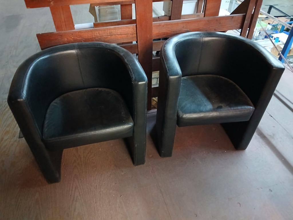 Twee zwarte stoelen zsm afhalen, Ophalen