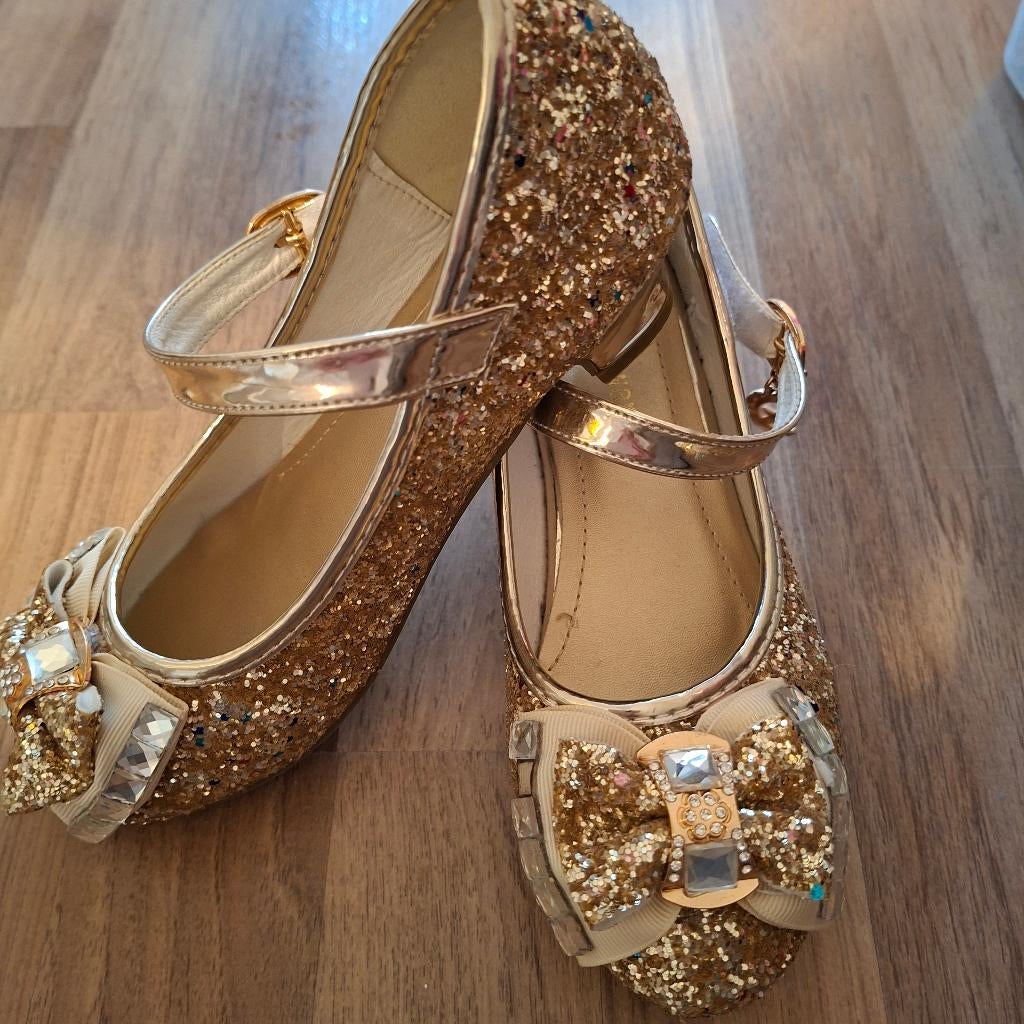 Hakken schoenen meisje, Ophalen, Meisje, Schoenen, Zo goed als nieuw