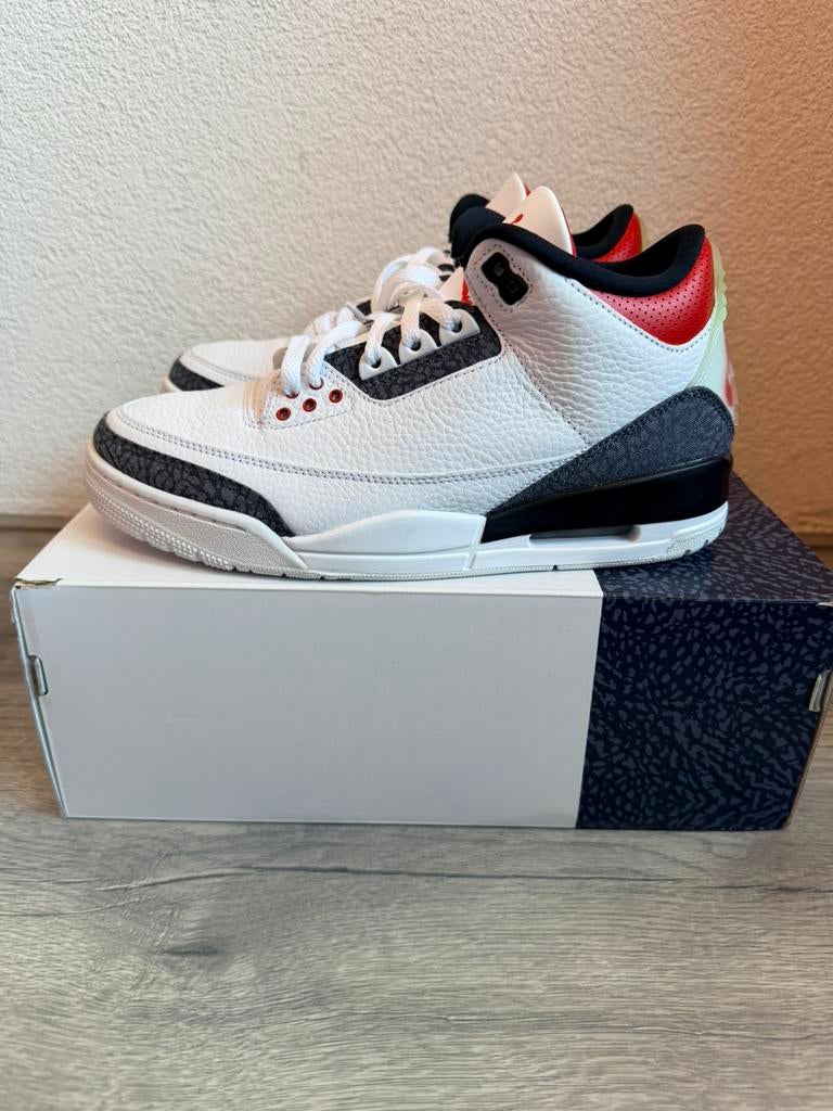 Jordan 3 Retro SE Fire Red Denim US9 EU 42.5 Nieuw, Kleding | Heren, Schoenen, Wit, Nieuw, Ophalen of Verzenden, Sneakers of Gympen