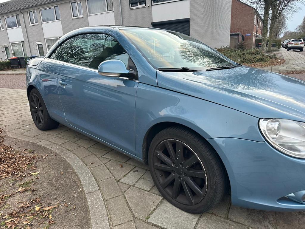 Volkswagen Eos 2.0 16V FSI 110KW 2006 Blauw, Voorwielaandrijving, 4 cilinders, Origineel Nederlands, 75 €/maand