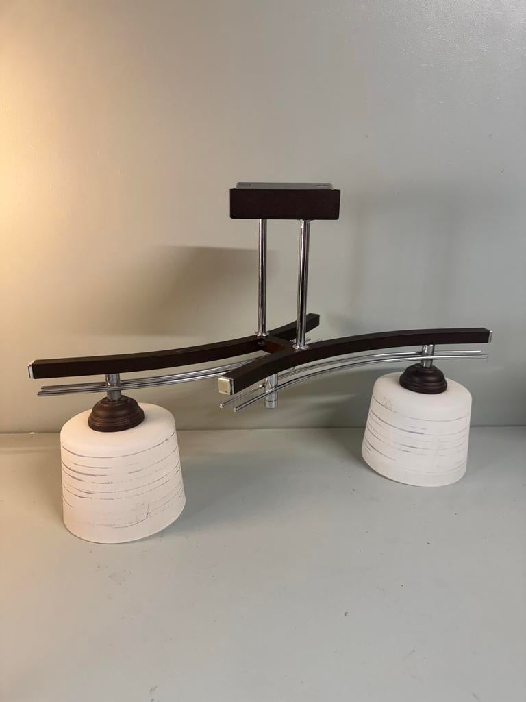 Vintage metalen plafondlamp met gebogen design en glazen kap, Gebruikt, ?, ?, ?