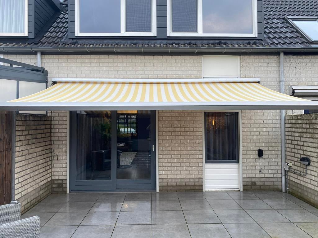 Zonnescherm 5m breed, Tuin en Terras, 150 tot 300 cm, Ophalen, Zo goed als nieuw, Knikarmscherm