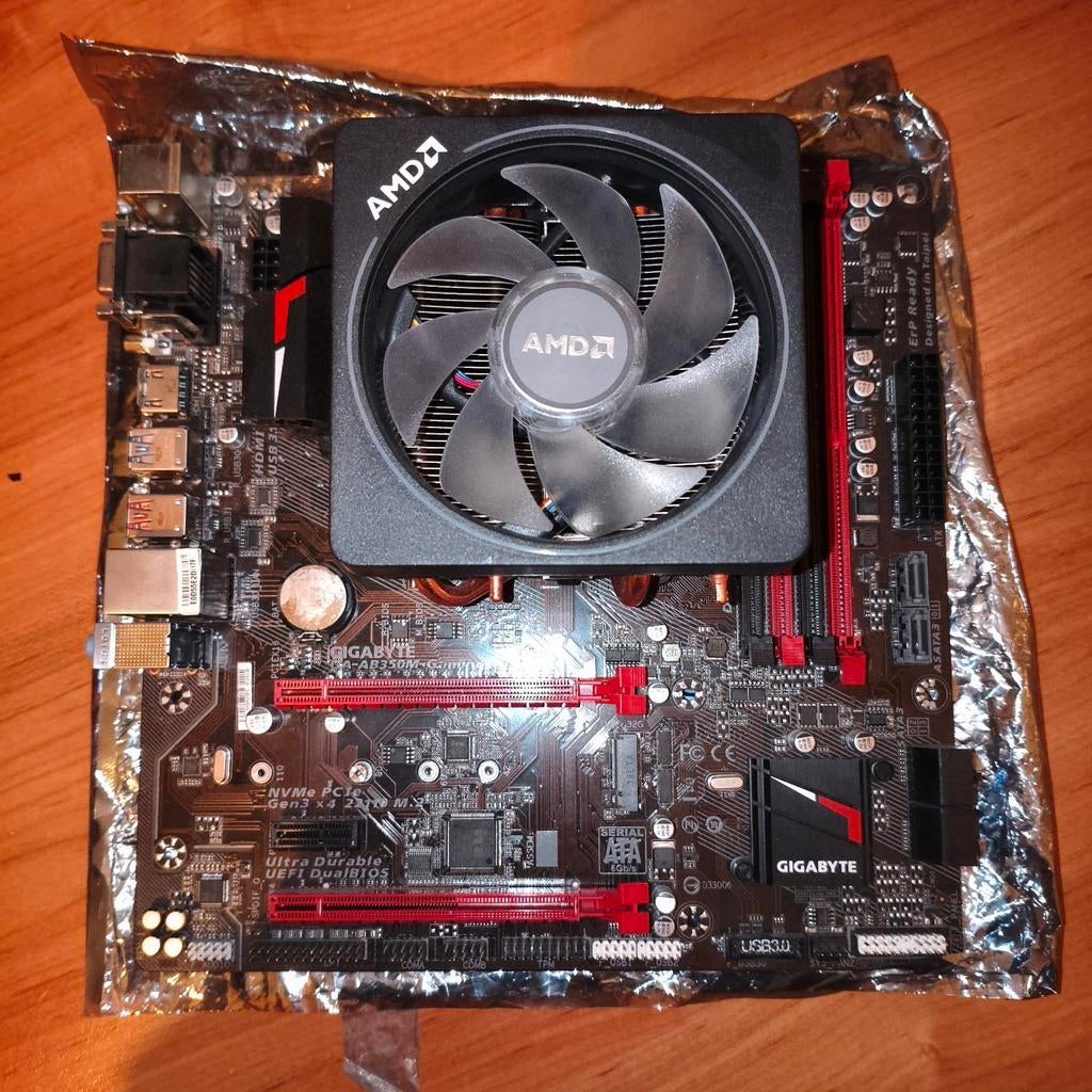 GigaByte GA-AB350M-Gaming 3 + Ryzen 5 1400 + AMD Wraith RGB, Ophalen of Verzenden