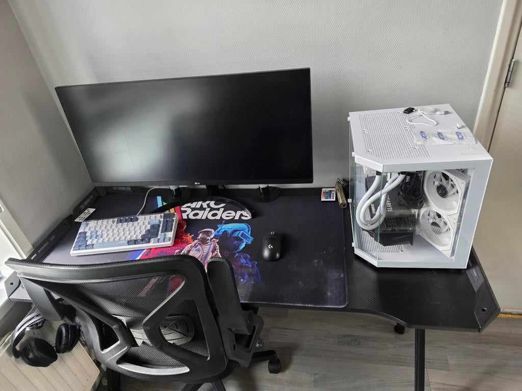 Complete Gaming Setup: PC, Monitor, Toetsenbord, Muis, Stoel, Ophalen, Overige genres, 1 speler, Zo goed als nieuw