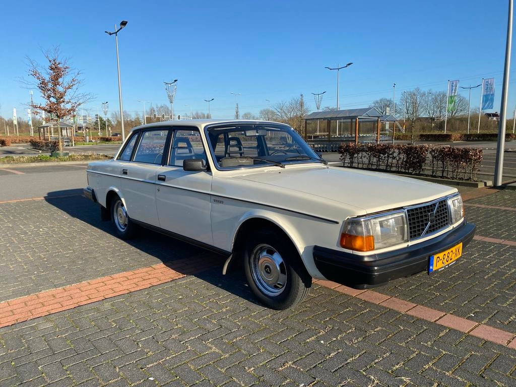 Volvo 1982 Wit 116700 km lpg, Wit, Particulier, Sedan, Geïmporteerd