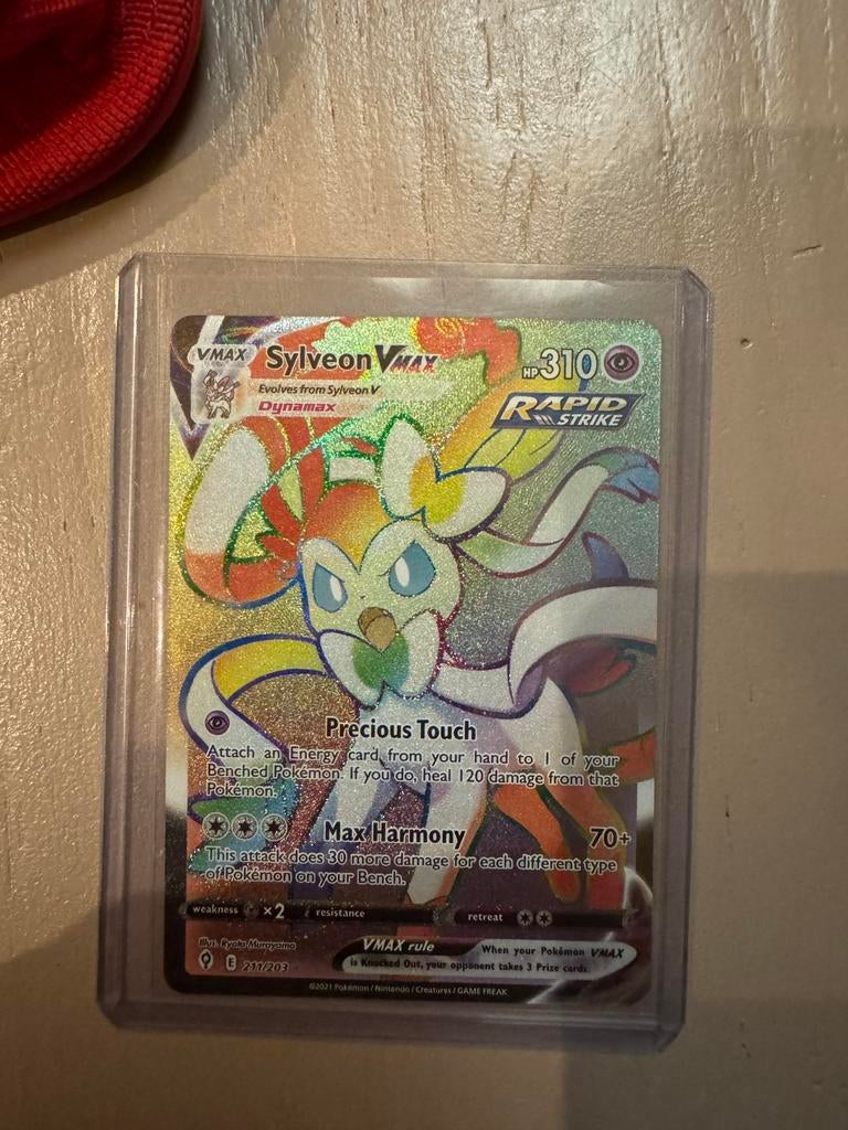 Sylveon VMAX Evolving Skies 211/203, Hobby en Vrije tijd, Verzamelkaartspellen | Pokémon, Zo goed als nieuw, Ophalen of Verzenden