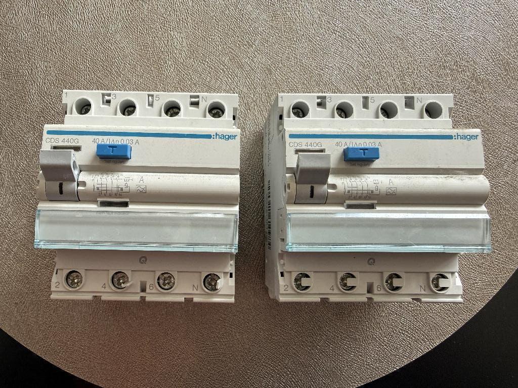 Hager aardlekschakelaar 4-polig (CDS440G) 2stuks, Ophalen of Verzenden, Gebruikt, Schakelaar