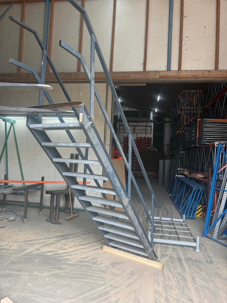 Gebruikte zoldertrap / steektrap, Ophalen, Zo goed als nieuw, Minder dan 2 meter