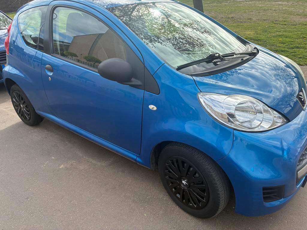 Peugeot 107 1.0 12V 3DR 2010 Blauw, Auto's, Voorwielaandrijving, Stof, Zwart, 68 pk